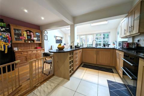 13 Findlay Drive, Guildford, GU3 3HT