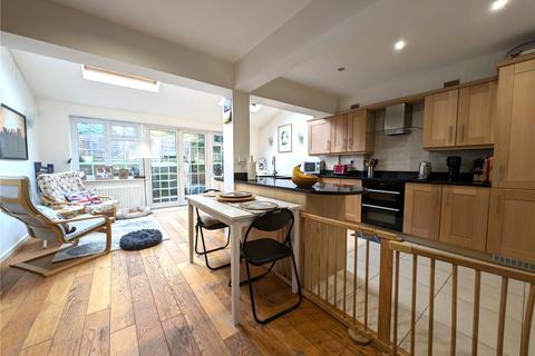 13 Findlay Drive, Guildford, GU3 3HT