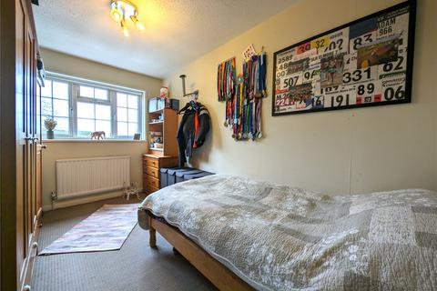 13 Findlay Drive, Guildford, GU3 3HT