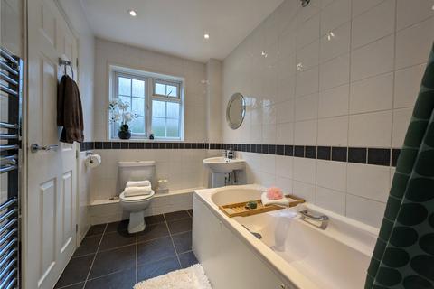 13 Findlay Drive, Guildford, GU3 3HT
