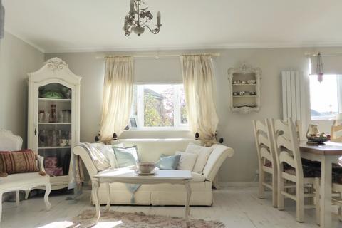 2 bedroom flat for sale, Courtlands Close, Watford, WD24