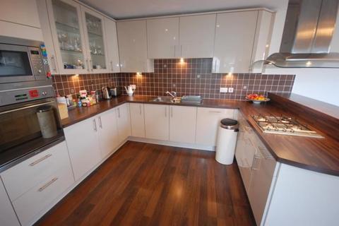4 bedroom townhouse to rent, 1 Woodlands Walk, Cults, AB15 9DW