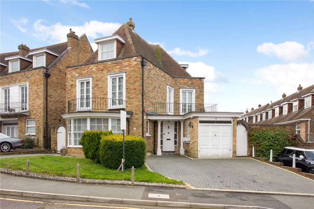 Theydon Grove, Epping, Essex, CM16 5 bed detached house £950,000