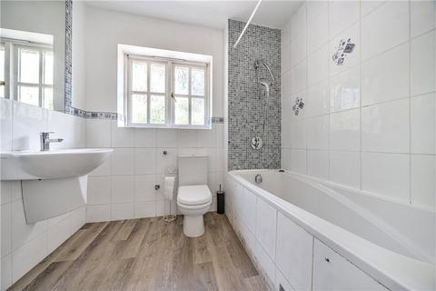 2 Kemsley Chase, Farnham Royal, Slough, SL2 3LU