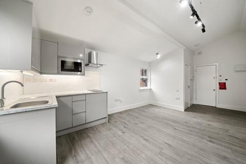 Studio to rent, Iverson Road, NW6