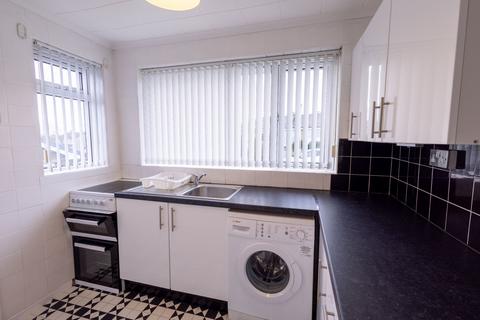 2 bedroom bungalow to rent, Denbrook Way, Bradford