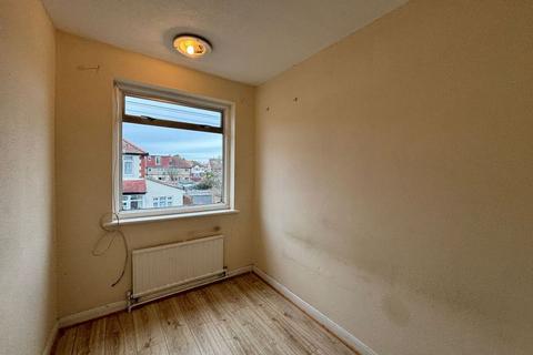 1 Robinhood Close, Mitcham, CR4 1JN