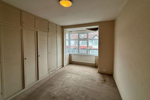 1 Robinhood Close, Mitcham, CR4 1JN