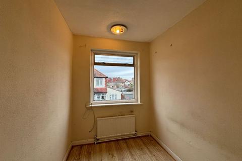 1 Robinhood Close, Mitcham, CR4 1JN