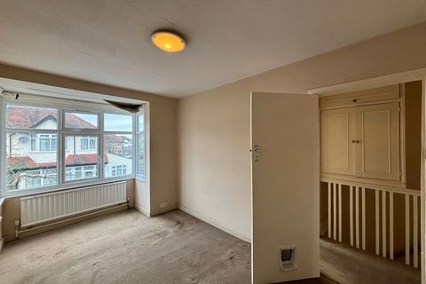1 Robinhood Close, Mitcham, CR4 1JN