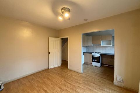 1 Robinhood Close, Mitcham, CR4 1JN