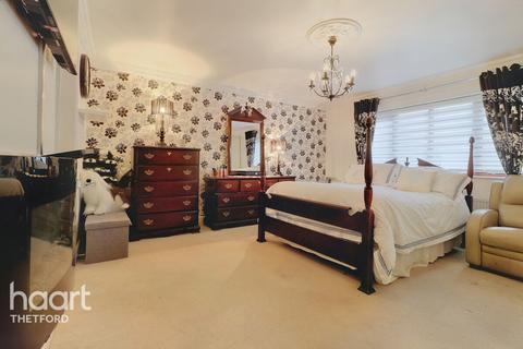 5 bedroom detached bungalow for sale, Oak Drive, Bury St Edmunds