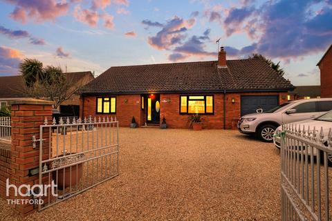 5 bedroom detached bungalow for sale, Oak Drive, Bury St Edmunds