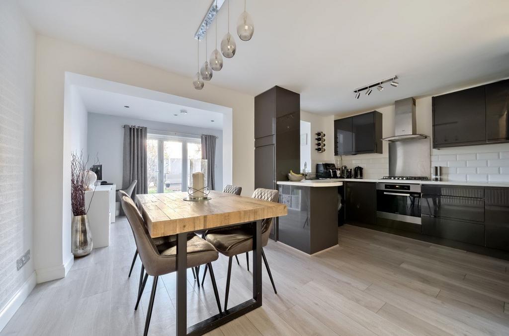 Warlingham Close, Rainham ME8 3 bed end of terrace house for sale £325,000