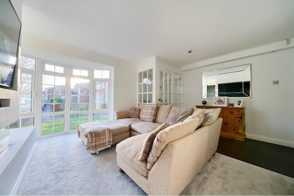Warlingham Close, Rainham ME8 3 bed end of terrace house for sale £325,000