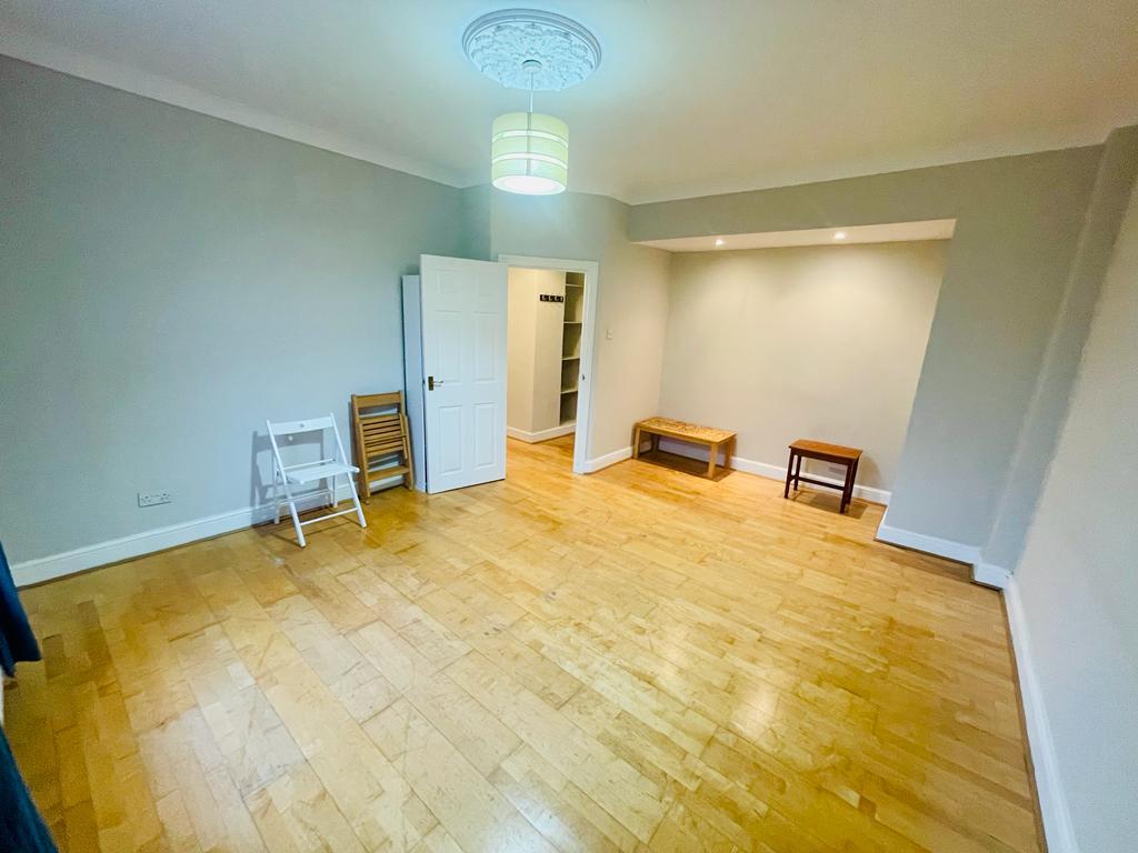 Three bedroom flat to rent in the heart of Stoke