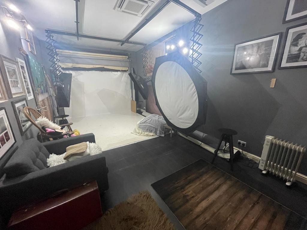 PHOTO STUDIO 4.jpg