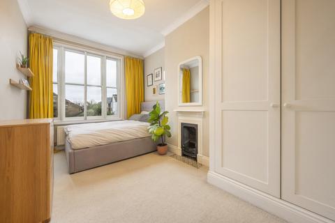 11b Thorncombe Road, London, SE22 8PX