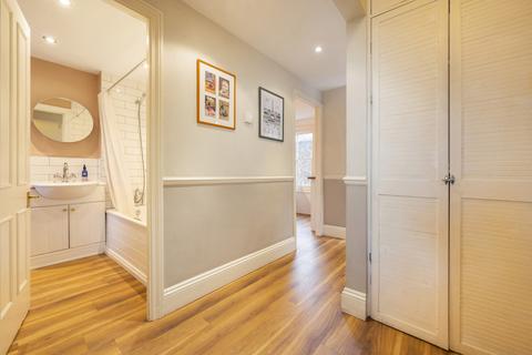 11b Thorncombe Road, London, SE22 8PX