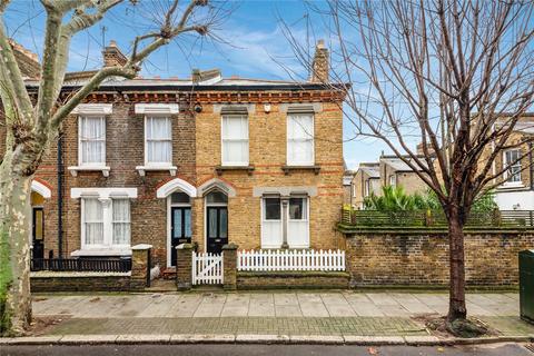 2 bedroom end of terrace house to rent, Sabine Road, London, SW11