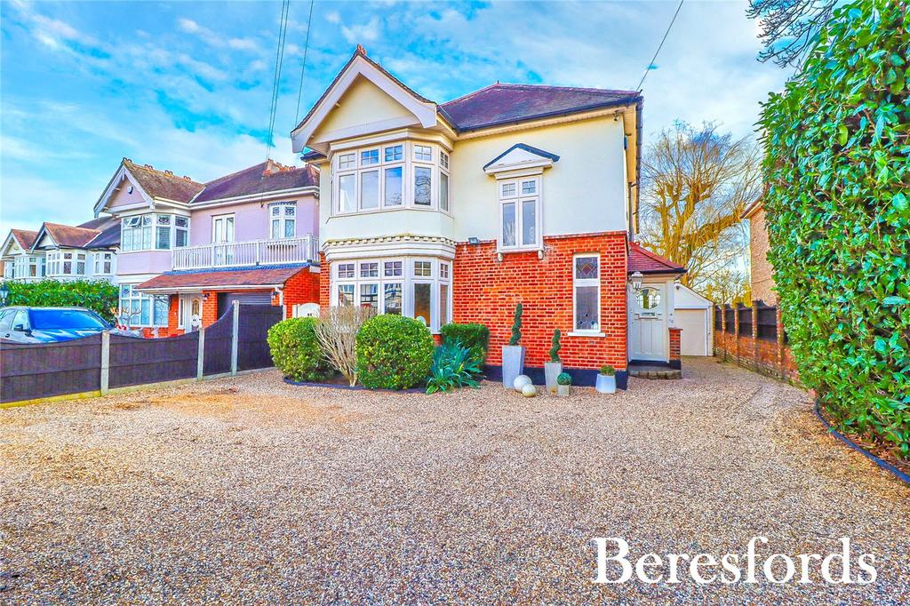 Hall Lane, Upminster, RM14 4 bed detached house for sale £1,375,000
