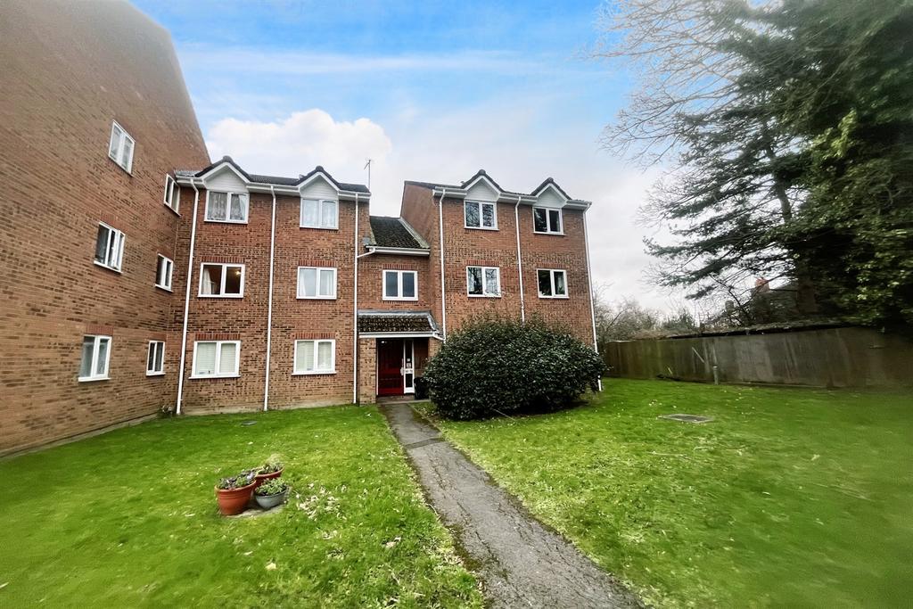 Eastleigh 1 bed flat to rent £800 pcm (£185 pw)