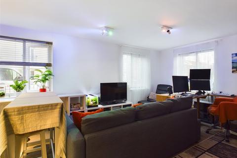 Flat 2, 21 Bowthorpe Drive, Brockworth, Gloucester, GL3 4FS