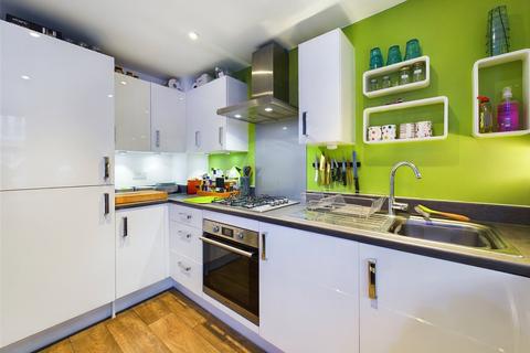 Flat 2, 21 Bowthorpe Drive, Brockworth, Gloucester, GL3 4FS