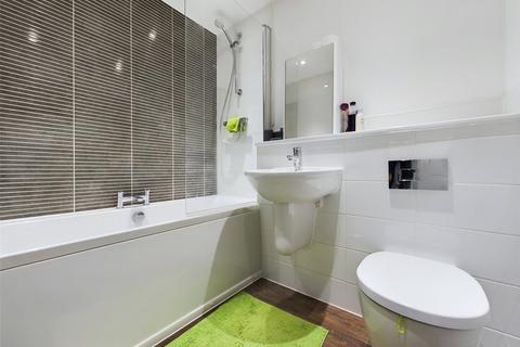 Flat 2, 21 Bowthorpe Drive, Brockworth, Gloucester, GL3 4FS