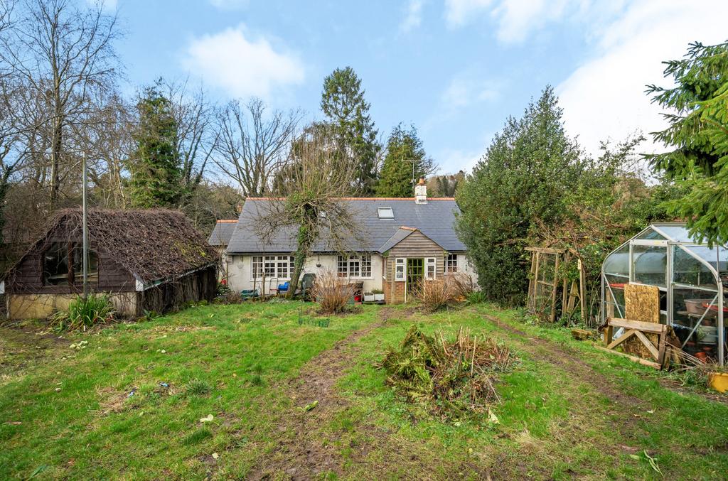 Kings Hill, Beech, Alton, Hampshire, GU34 2 bed detached house for sale