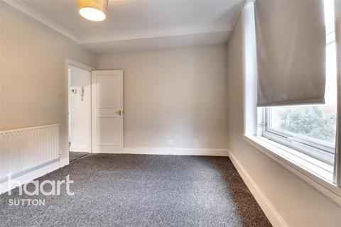 2 bedroom flat to rent, Woodside Road, Sutton