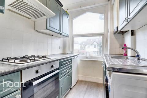 2 bedroom flat to rent, Woodside Road, Surrey