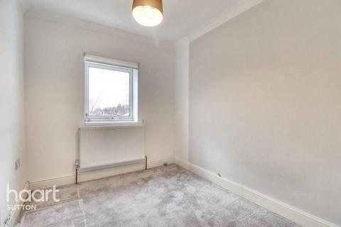 2 bedroom flat to rent, Woodside Road, Surrey