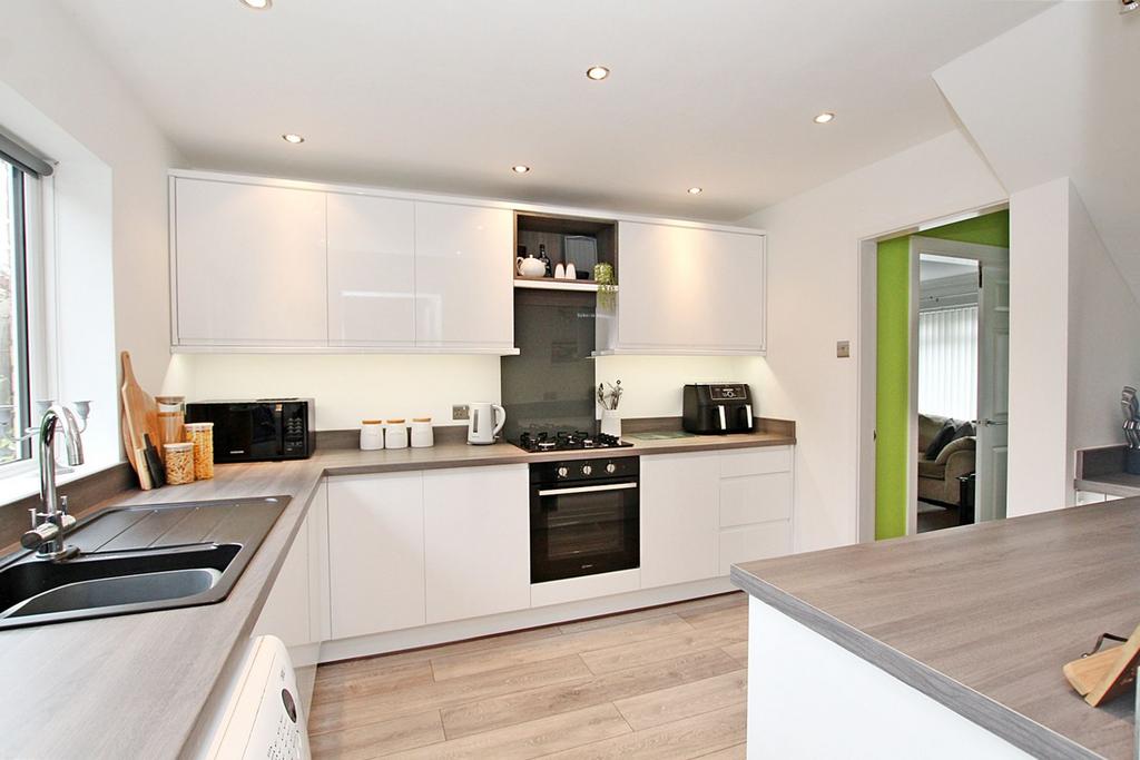 Renfrew Avenue, St. Helens, WA11 3 bed semidetached house £245,000