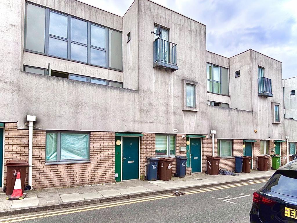 DONT MISS OUT! Stunning 2-Bedroom Flat for Sale i