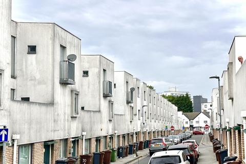 2 bedroom flat for sale, Barking IG11