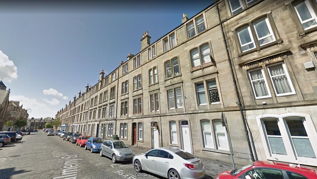 51, Dalmeny Street, Edinburgh, EH6 8PQ 3 bed flat £1,600 pcm (£369 pw)