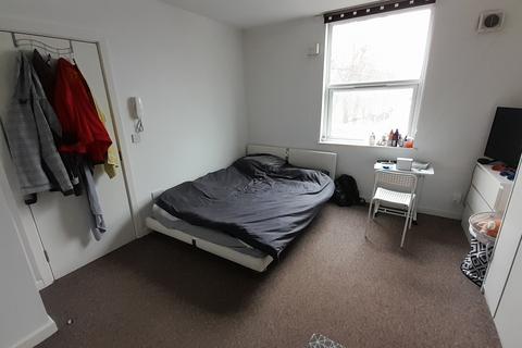 Studio to rent, Wakefield, WF1