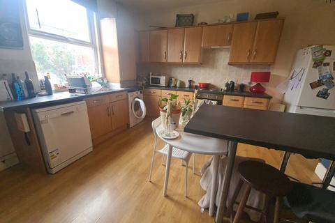 4 bedroom house to rent - St. Anns Avenue, Leeds