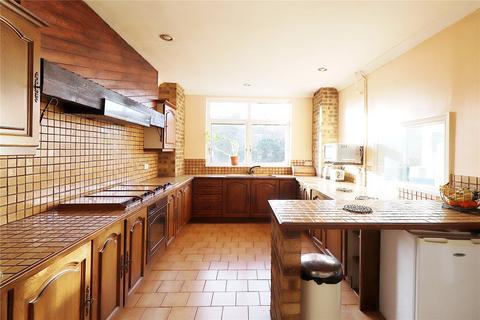 17 Park Crescent, Erith, DA8 3DF