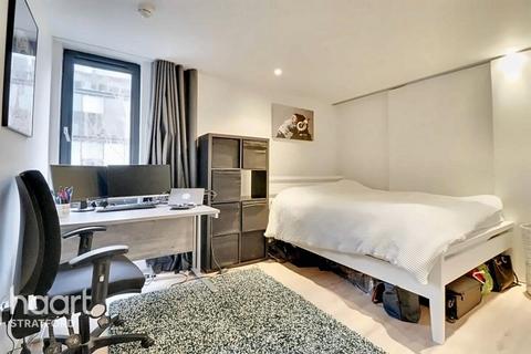 2 bedroom apartment to rent, Burford Road, London