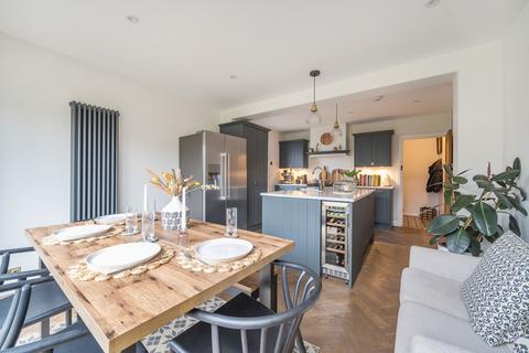 17 Cherry Tree Avenue, Guildford, GU2 7XB
