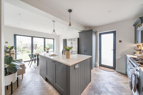 17 Cherry Tree Avenue, Guildford, GU2 7XB