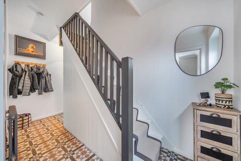 17 Cherry Tree Avenue, Guildford, GU2 7XB