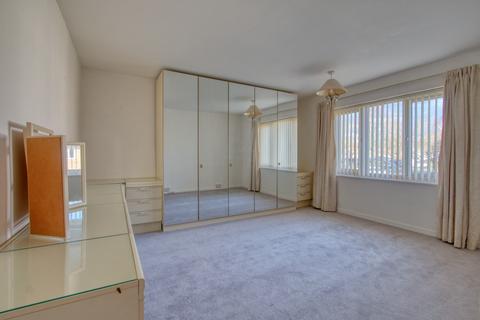 3 Chantry Close, Taunton, TA2 8EN