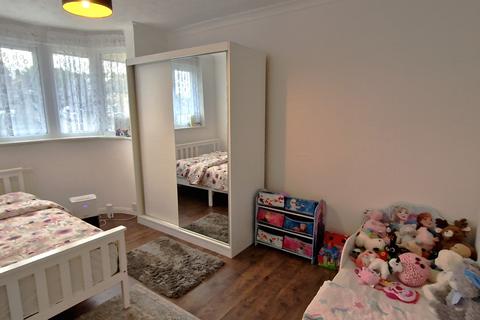 2 bedroom maisonette for sale, Avondale Avenue, East Barnet EN4