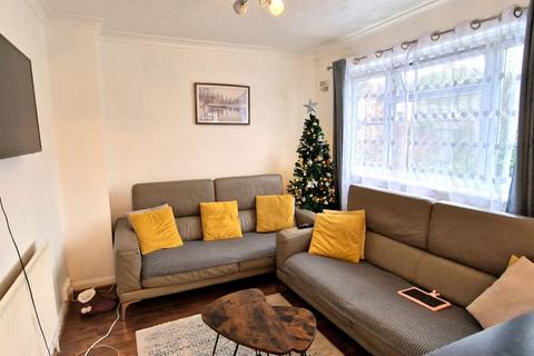 2 bedroom maisonette for sale, Avondale Avenue, East Barnet EN4