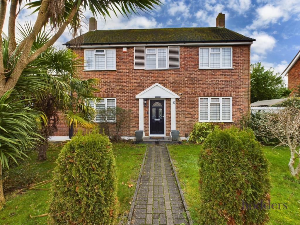 Gordon Close, Chertsey South, Surrey, KT16 4 bed detached house to rent