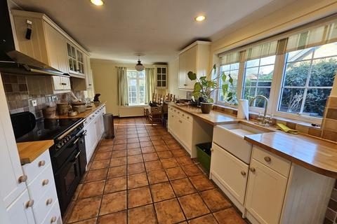 12 Sun Road, Broome, Bungay, NR35 2RW