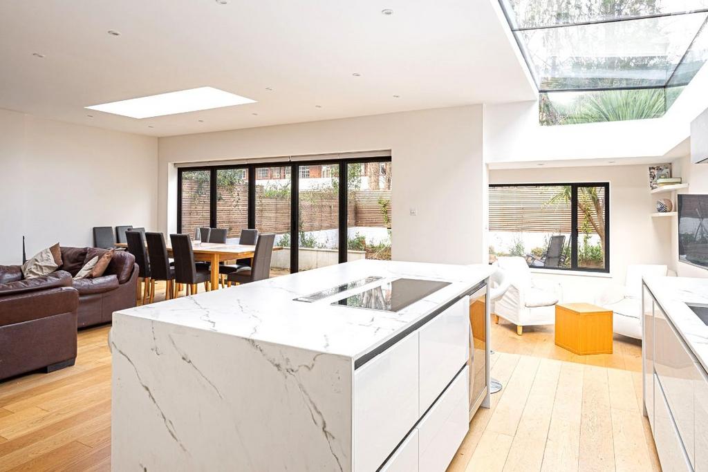 Poulett Gardens, Twickenham 4 bed semidetached house £4,850 pcm (£